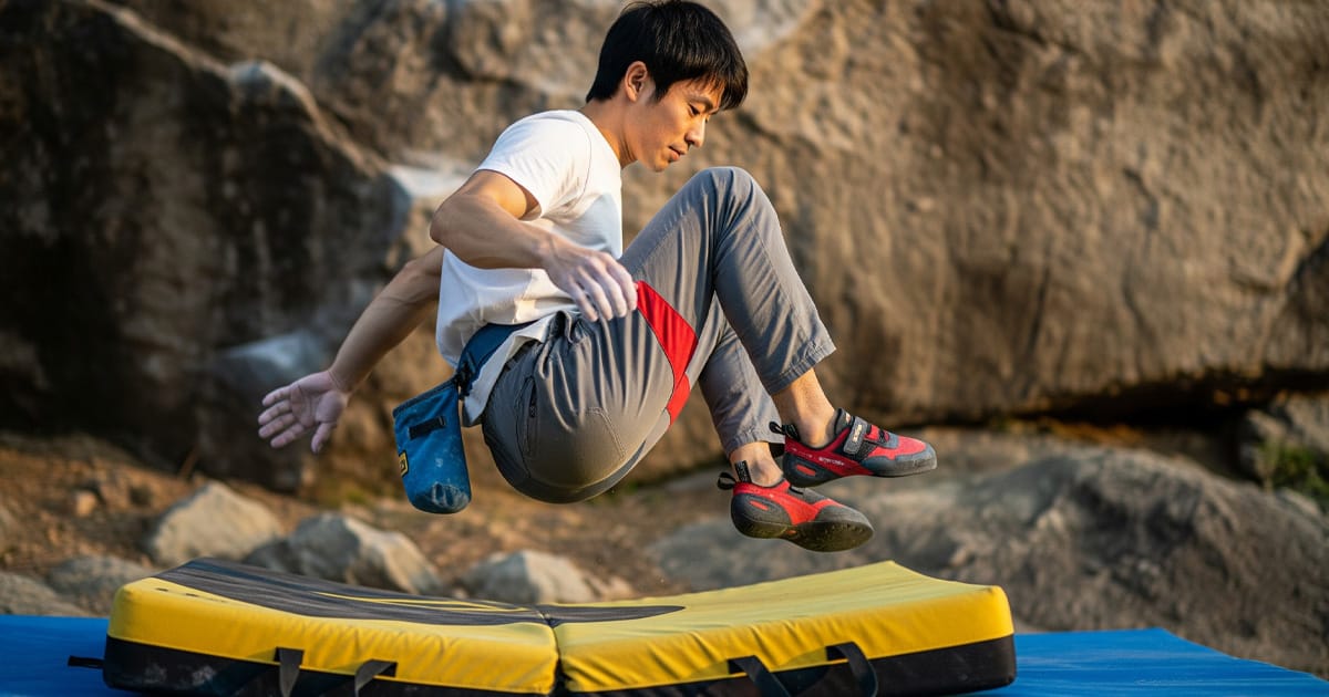 なぜ必要？クラッシュパッドが外岩の「命綱」である3つの理由